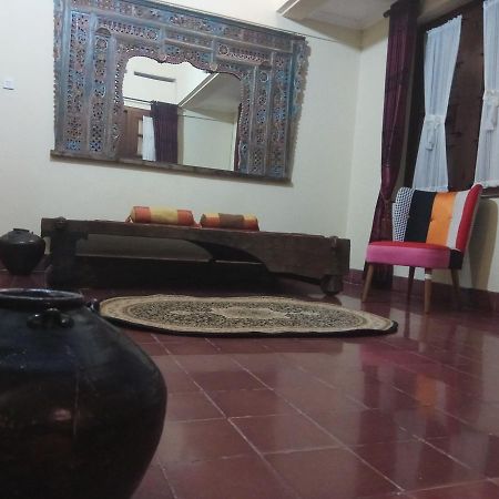 Doeloerkoe Homestay Surakarta  Luaran gambar