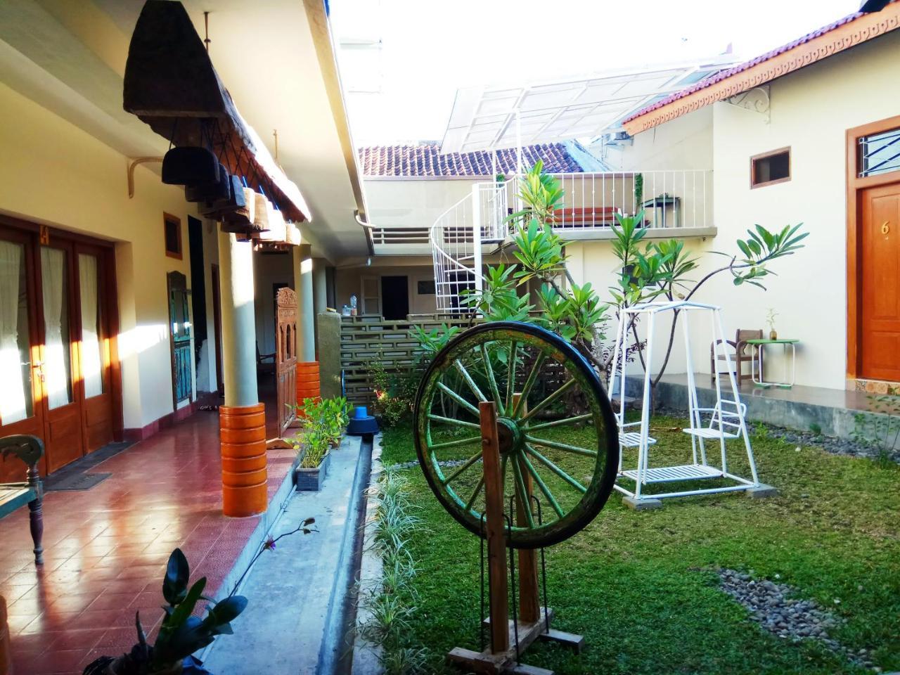Doeloerkoe Homestay Surakarta  Luaran gambar